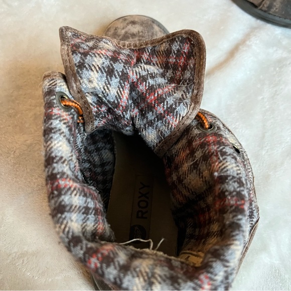 Roxy - Utility Plaid Boots - Picture 3 of 6